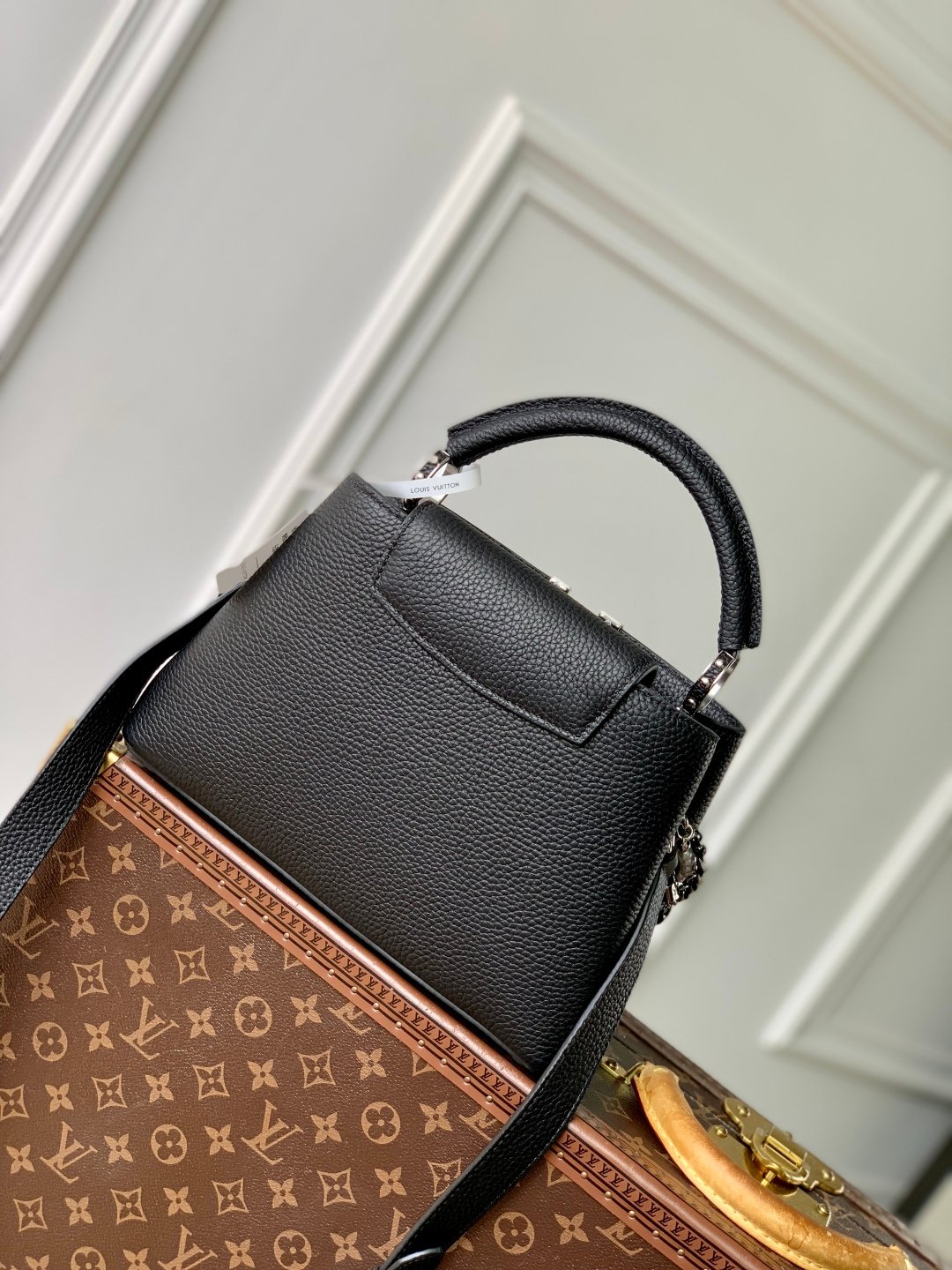 Louis Vuitton Capucines - Image 3