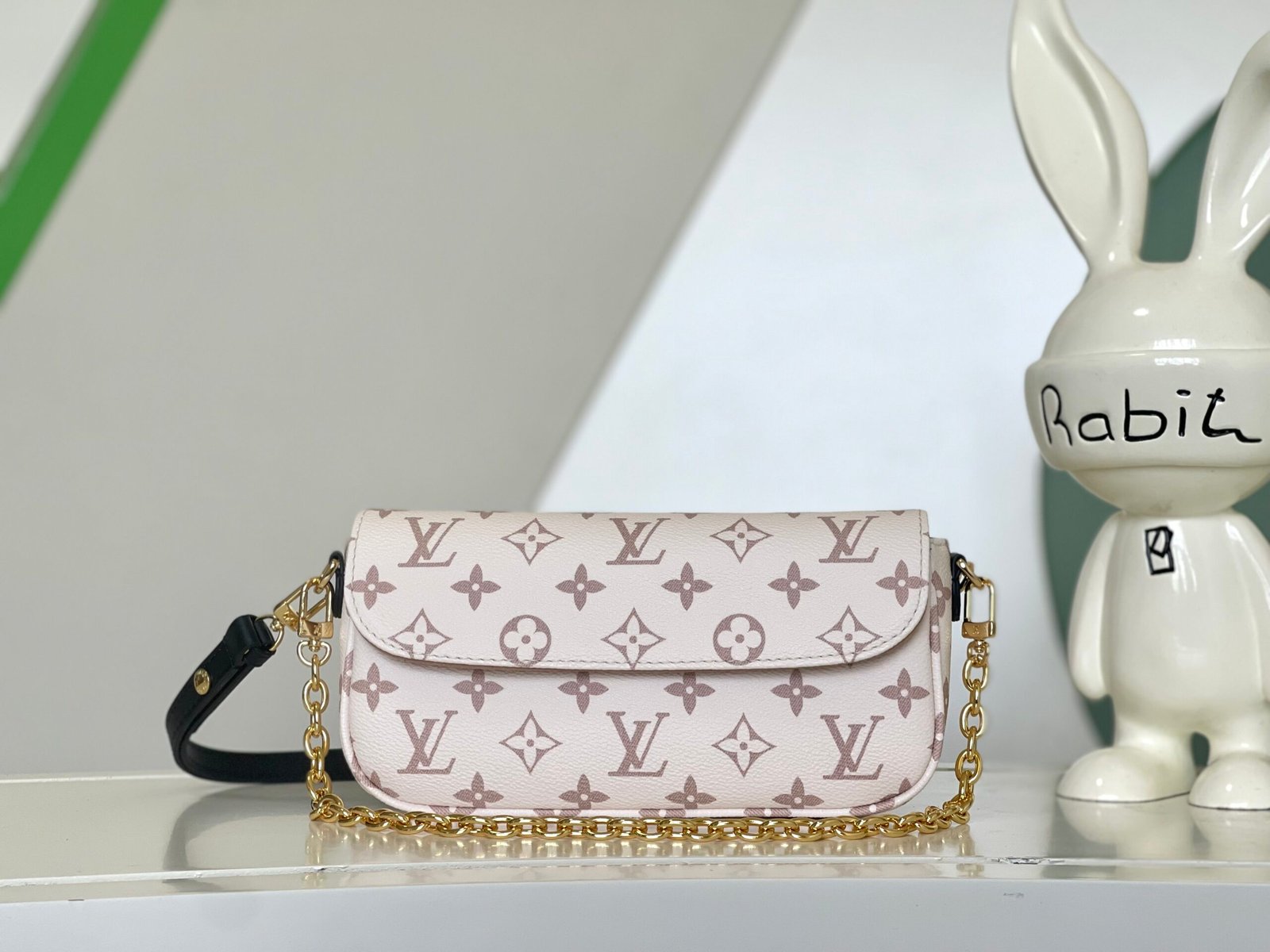 Louis Vuitton M83091 White Flower Wallet On Chain handbag