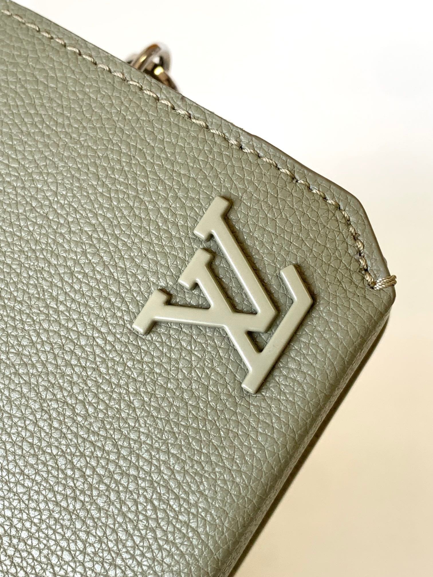 Louis Vuitton FASTLINE Mini handbag - Image 5
