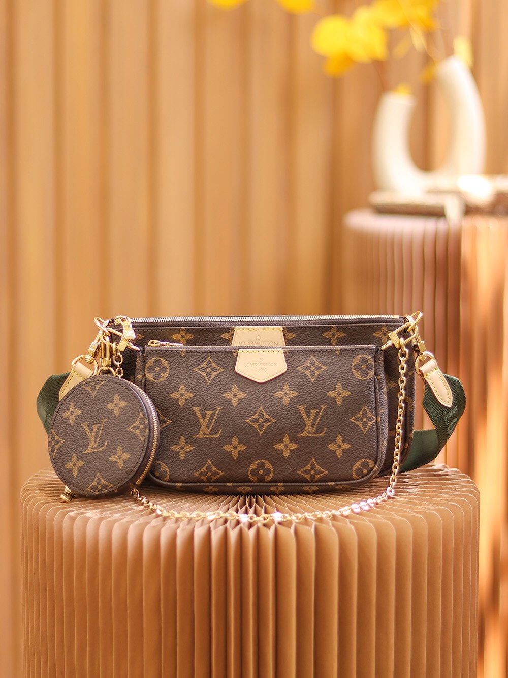 Louis Vuitton's 𝙈𝙐𝙇𝙏𝙄 𝙋𝙊𝘾𝙃𝙀𝙏𝙏𝙀 handbag