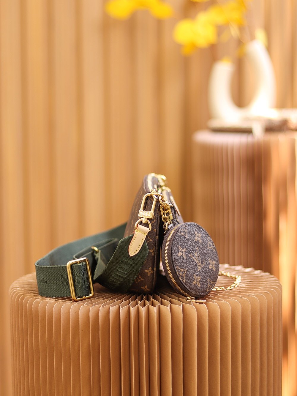 Louis Vuitton's 𝙈𝙐𝙇𝙏𝙄 𝙋𝙊𝘾𝙃𝙀𝙏𝙏𝙀 handbag - Image 2