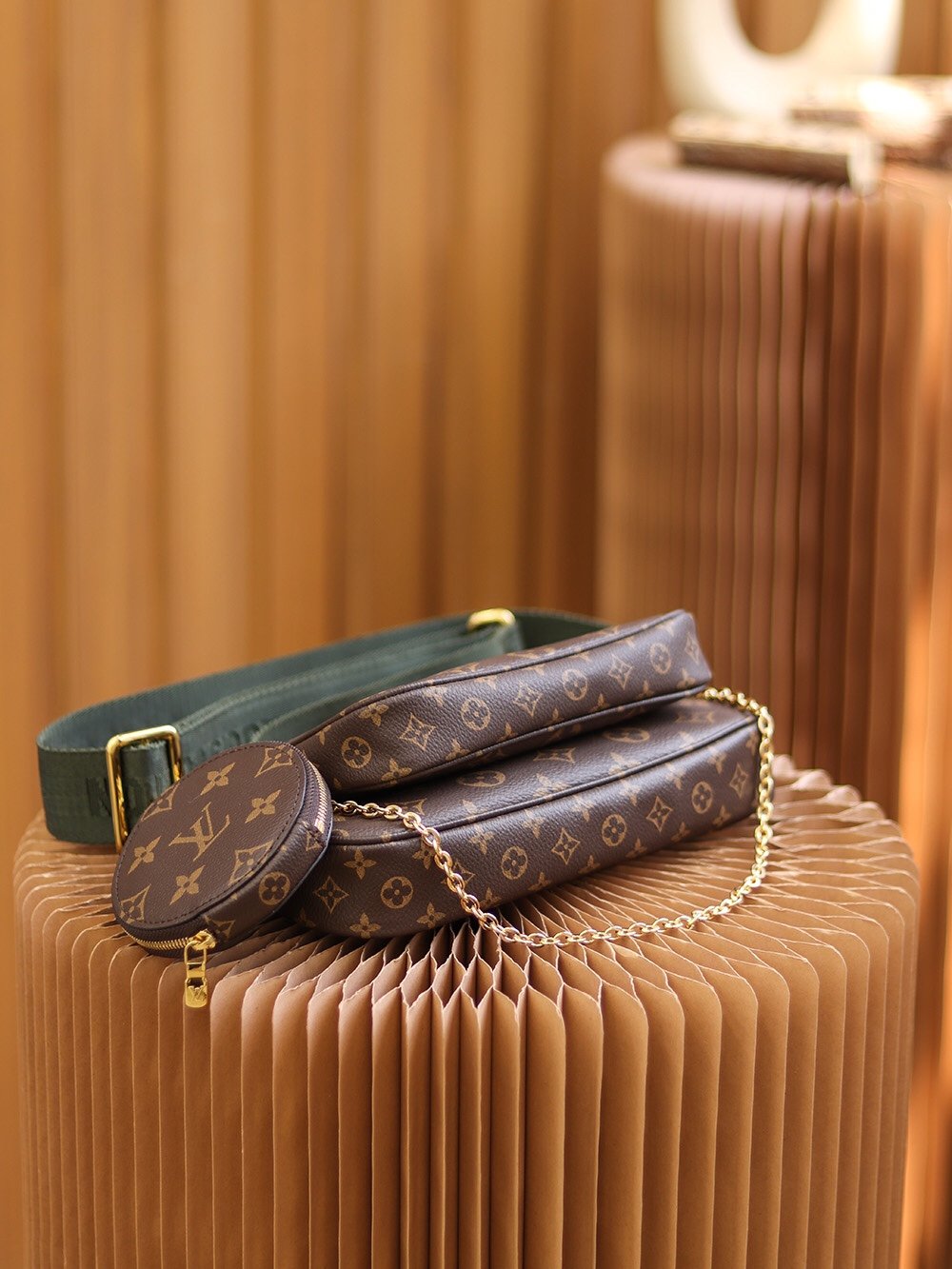 Louis Vuitton's 𝙈𝙐𝙇𝙏𝙄 𝙋𝙊𝘾𝙃𝙀𝙏𝙏𝙀 handbag - Image 5