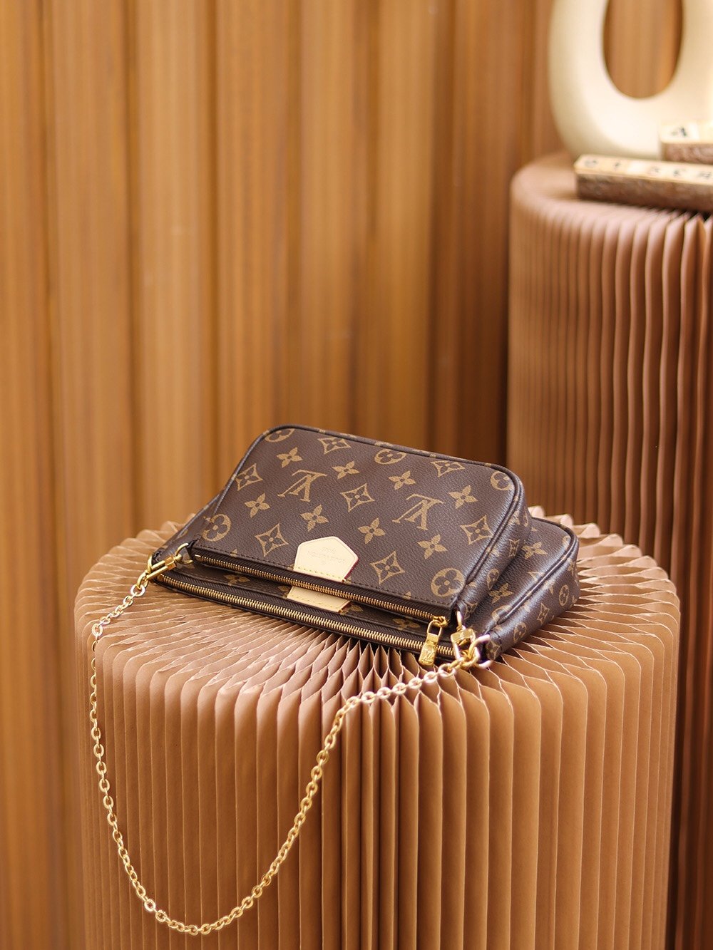 Louis Vuitton's 𝙈𝙐𝙇𝙏𝙄 𝙋𝙊𝘾𝙃𝙀𝙏𝙏𝙀 handbag - Image 7