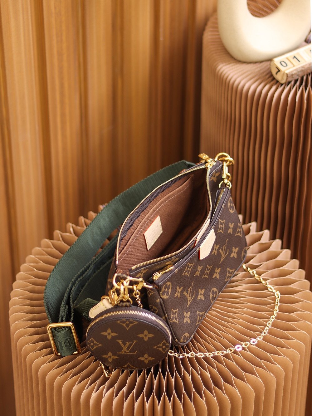 Louis Vuitton's 𝙈𝙐𝙇𝙏𝙄 𝙋𝙊𝘾𝙃𝙀𝙏𝙏𝙀 handbag - Image 6