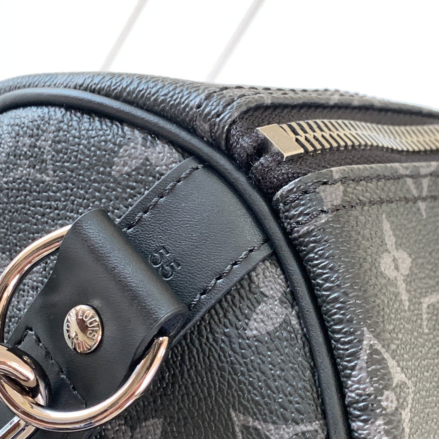 Louis Vuitton's special duty-free M40605 black flower Bag - Image 6