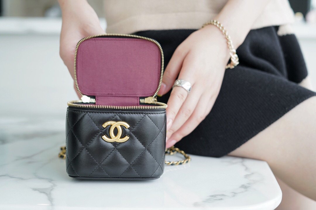 CHANEL High-End Handicraft Double Gold Ball Box Bag - Image 6