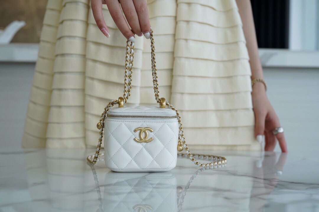 CHANEL High-End Handicraft Double Gold Ball Box Bag