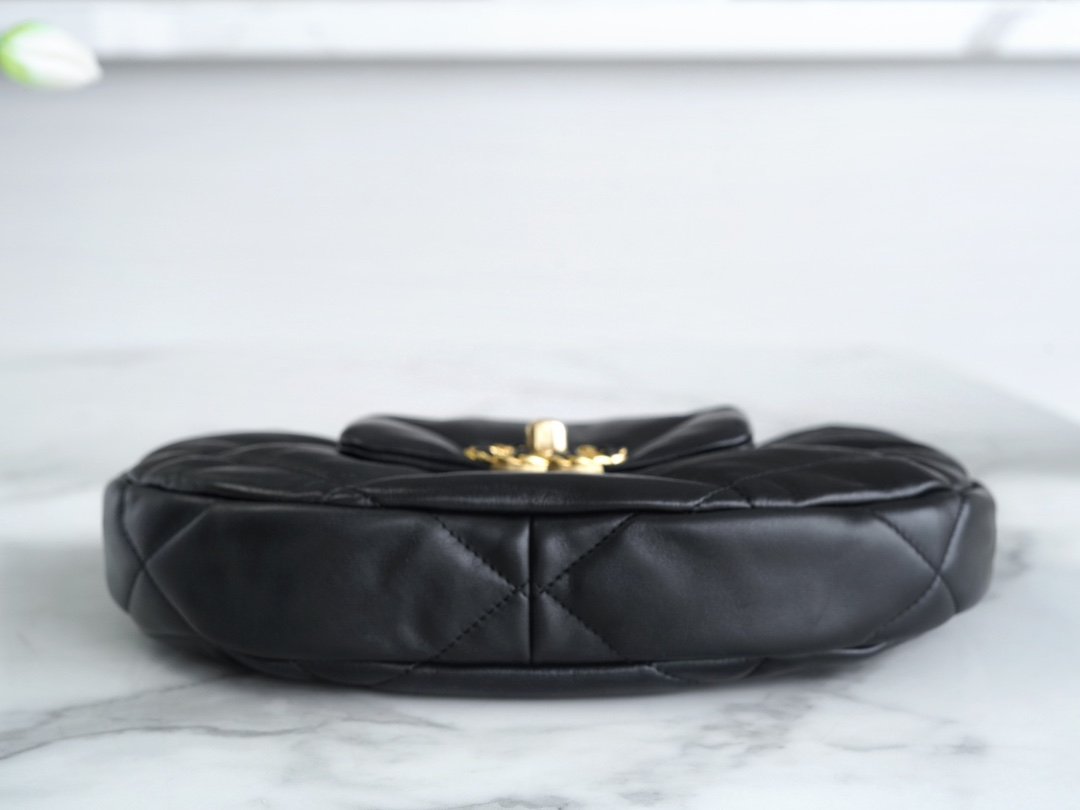 Chanel Wandering Armpit Bag - Image 5