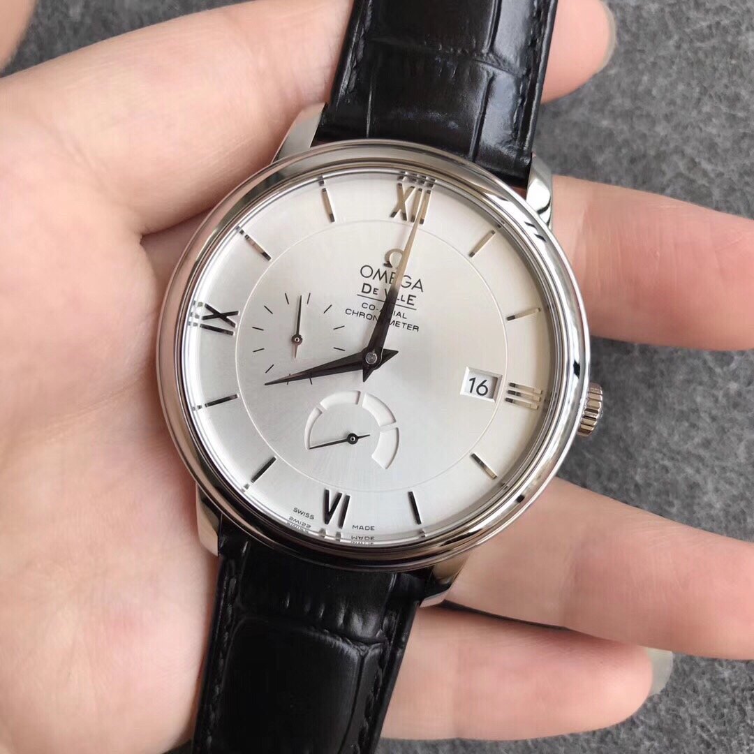 Omega Disc Fly: Elegant Dynamic Display - Image 2
