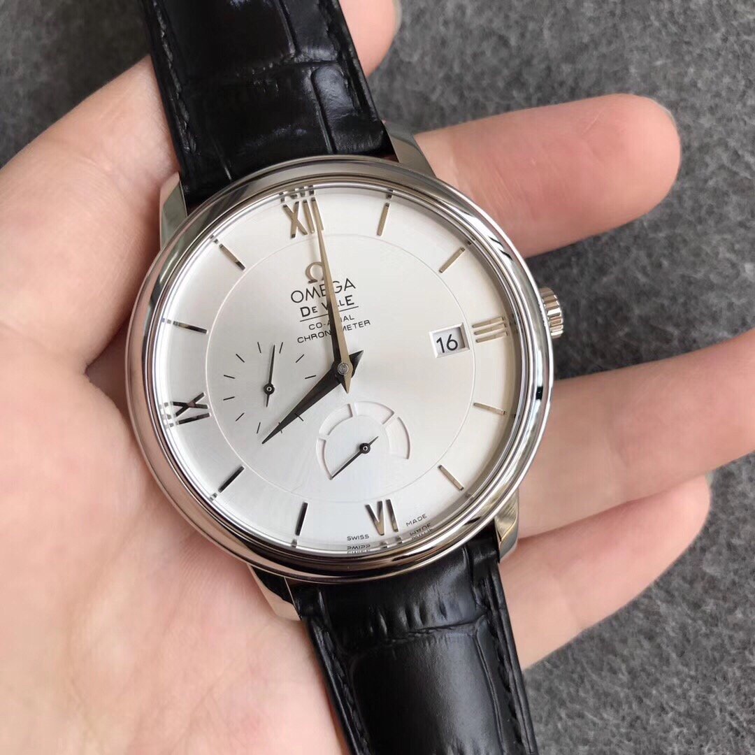 Omega Disc Fly: Elegant Dynamic Display - Image 3