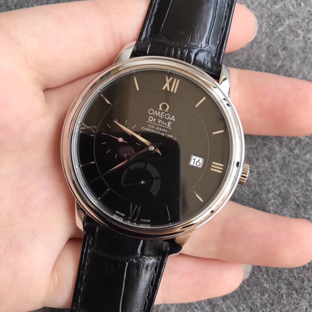 Omega Disc Fly: Elegant Dynamic Display - Image 2