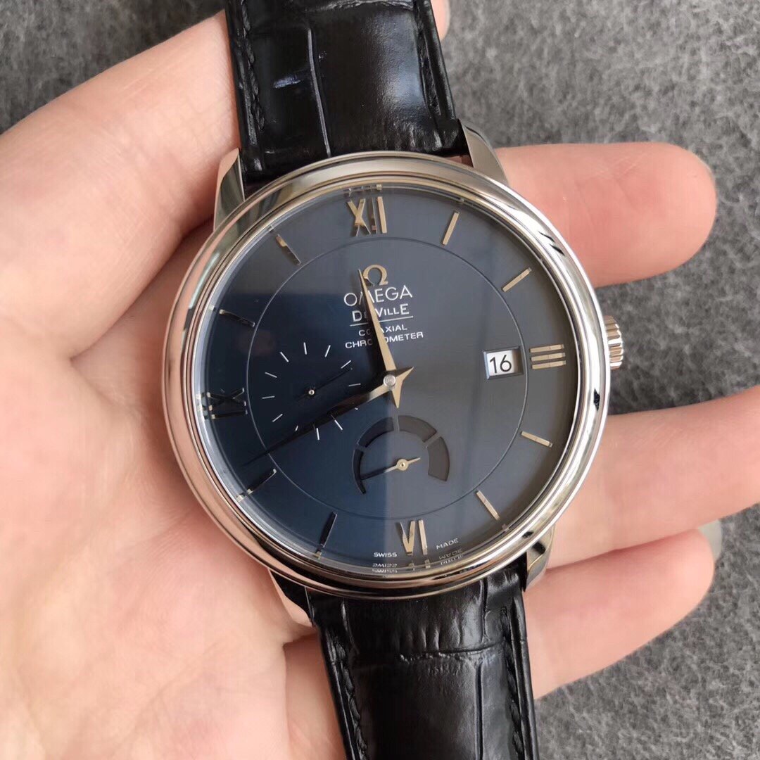 Omega Disc Fly: Elegant Dynamic Display - Image 3