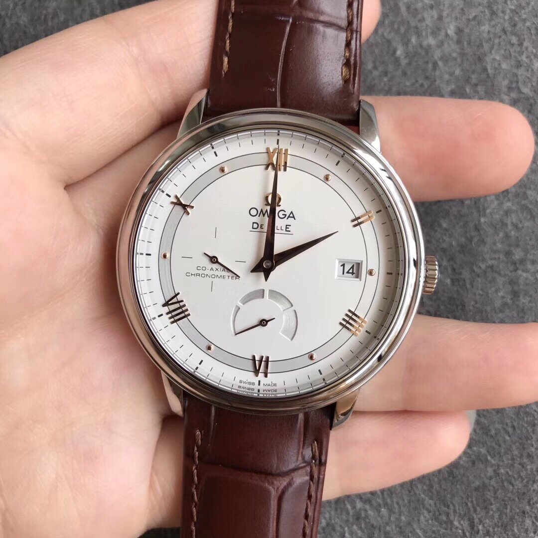 Omega Disc Fly: Elegant Dynamic Display