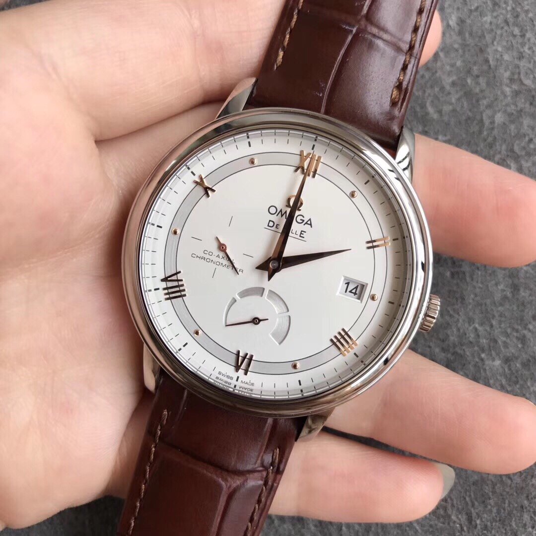 Omega Disc Fly: Elegant Dynamic Display - Image 2