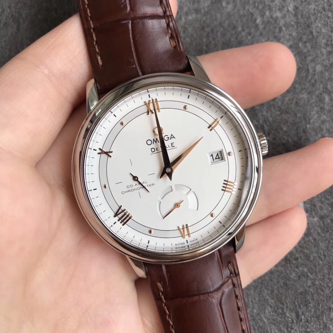 Omega Disc Fly: Elegant Dynamic Display - Image 3