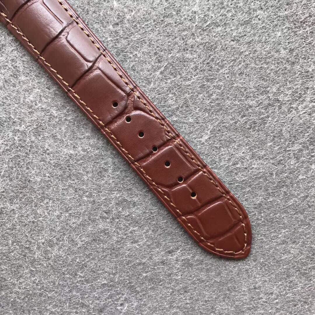 Omega Disc Fly: Elegant Dynamic Display - Image 7