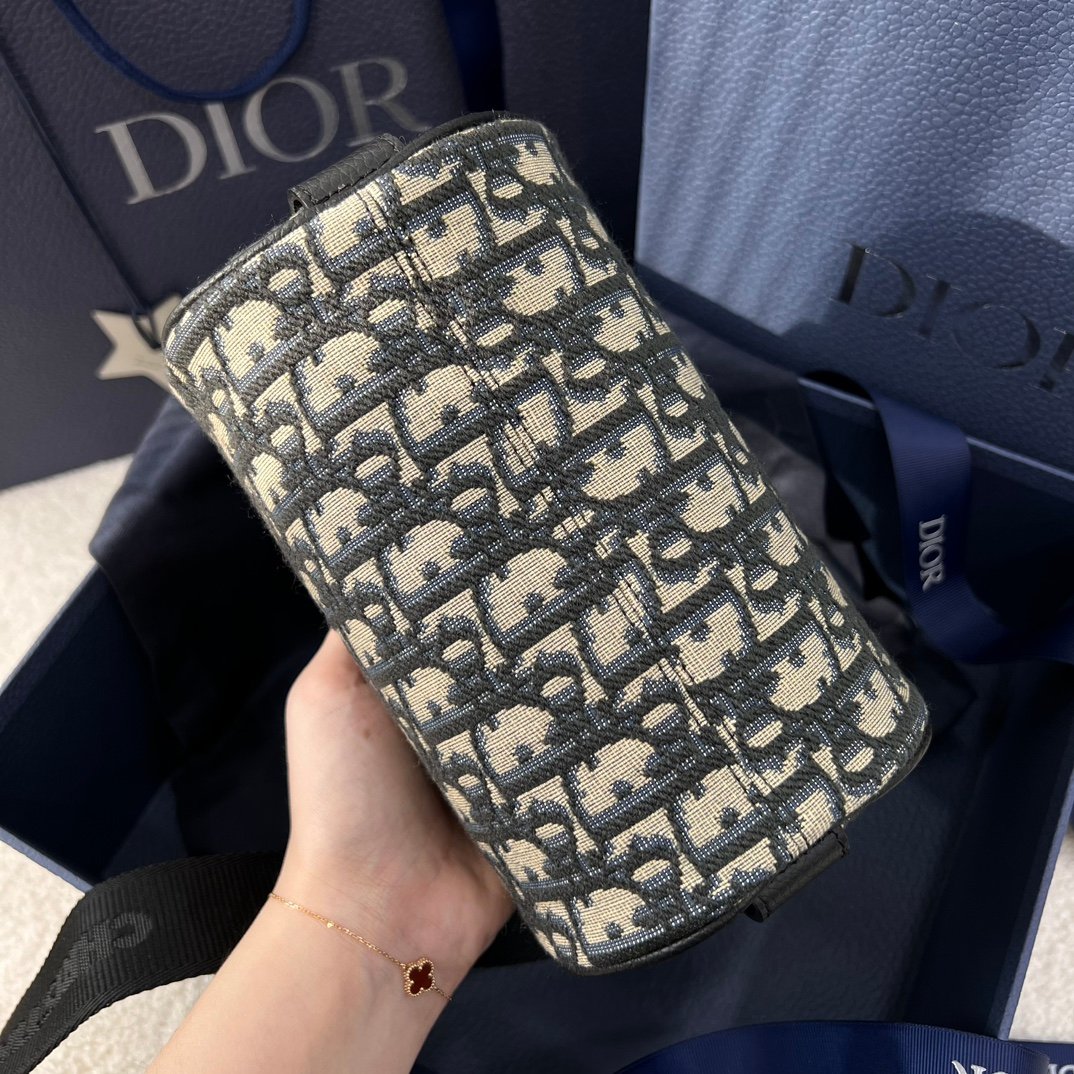 Dior ROLLER Cylinder Bag - Image 4