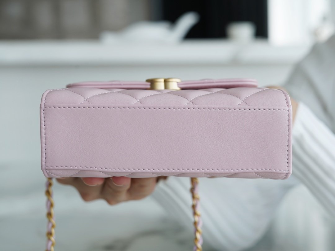 Chanel 22B Enamel Handle Chain Bag - Image 4